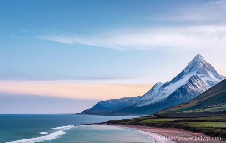 지식 구조화 시스템을 위한 데이터 수집 방법 - Here are three detailed image generation prompts in English, designed to adhere to your guidelines f...